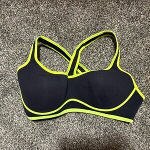 Under Armour sports bra (with underwire)